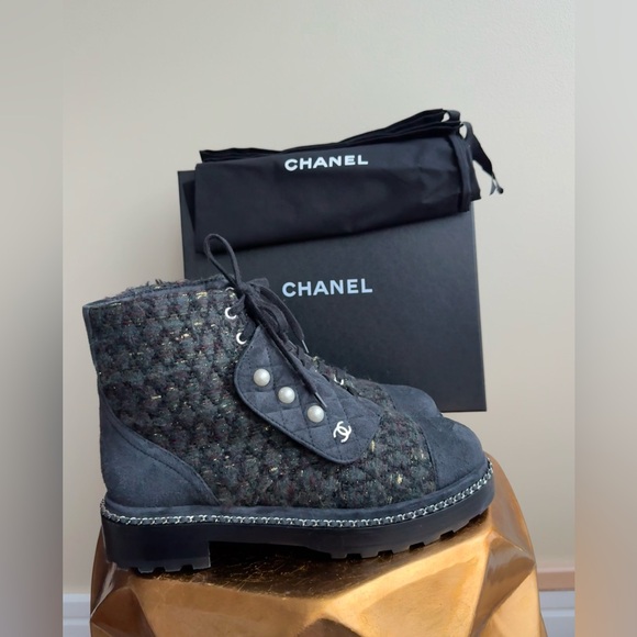 CHANEL Tweed Suede Calfskin Pearl Boots with Chain Accent, Blue/Green, size 9 - Picture 5 of 16